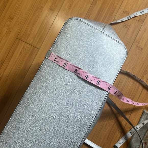 EUC authentic Michael Kors Metallic silver shoulder bag tote travel texture rare - Picture 11 of 13